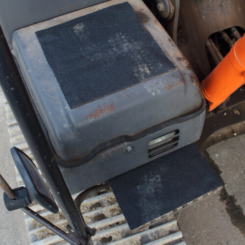 H3401-Black-Safety-Grip-on-Digger-Steps-28-1.jpg
