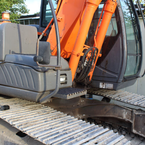 H3401-Black-Safety-Grip-on-Digger-Steps-40-1.jpg