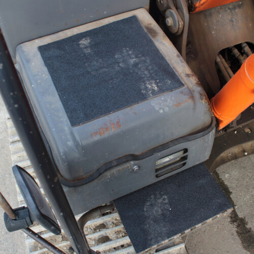 H3401-Black-Safety-Grip-on-Digger-Steps-27-1.jpg