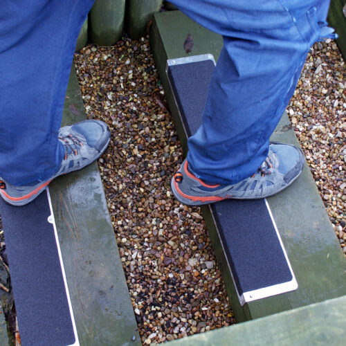 H3409-120mm-x-45mm-x-635mm-L-Shape-Bolt-Down-Anti-Slip-Plate-Applied-to-Stairs-3.jpg
