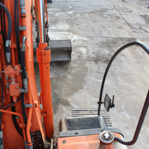 H3401-Black-Safety-Grip-on-Digger-Steps-5-1.jpg