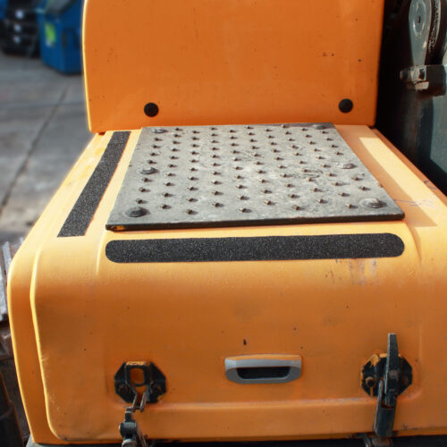 H3401N-Black-Standard-Safety-Grip-Applied-to-a-Digger-20.jpg